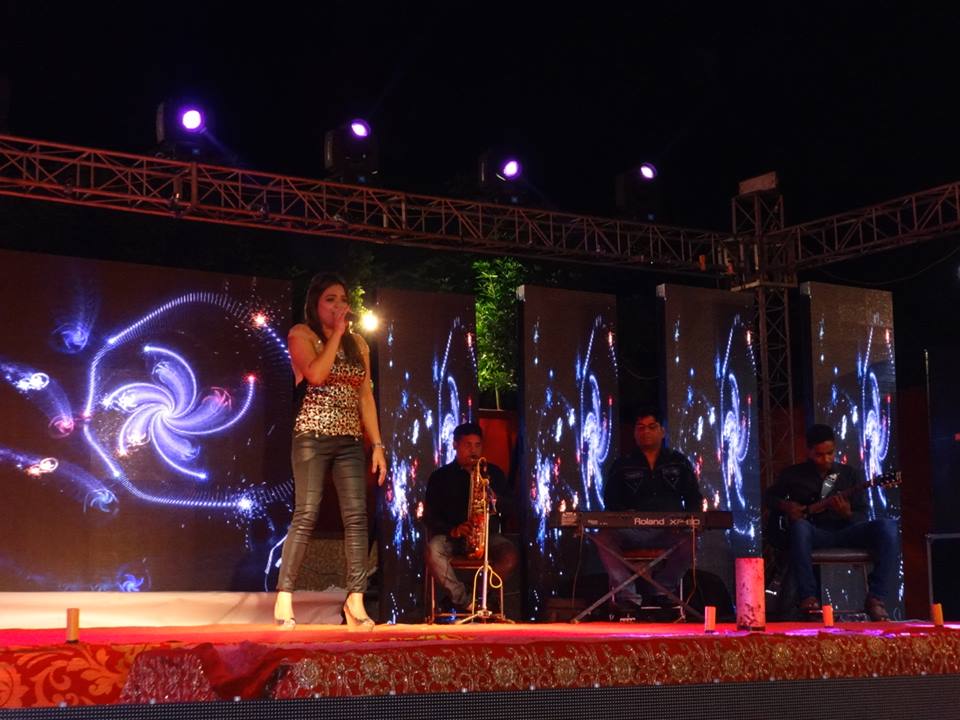 best live band with girl karnataka